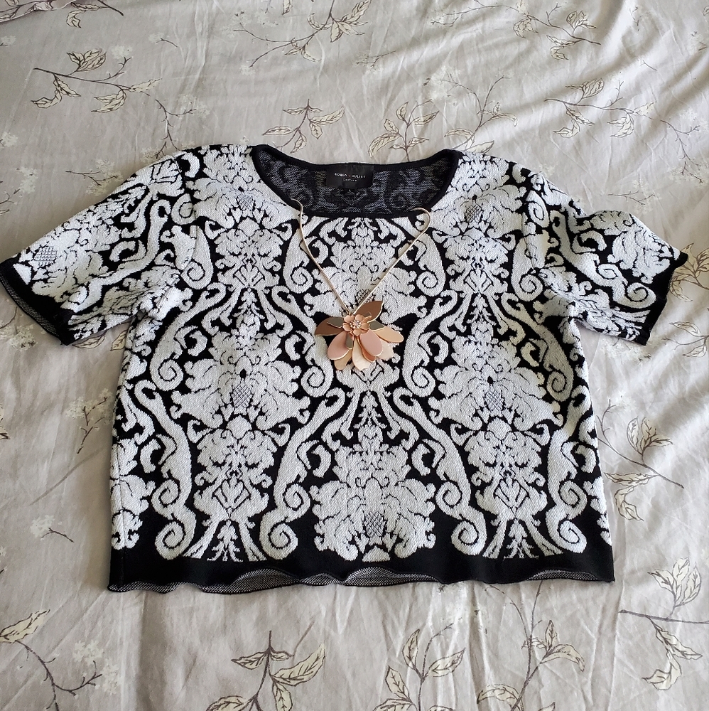 Romeo + Juliet Couture Jacquard Crop Sweater